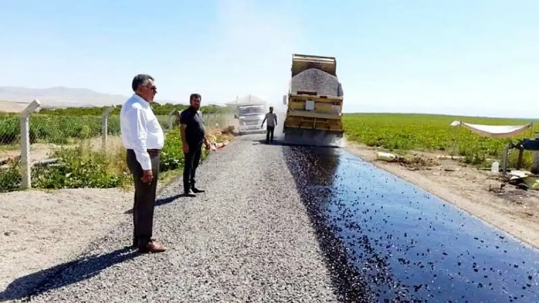 Yazıhan Belediyesi Ekiplerinden Yol Bakım ve Genişletme Çalışmaları