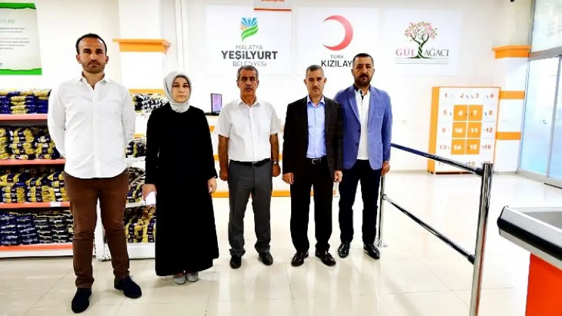Yeşilyurt Belediye Başkanı Mehmet Çınar, Kurban Bağışını Türk Kızılay'ına Yaptı