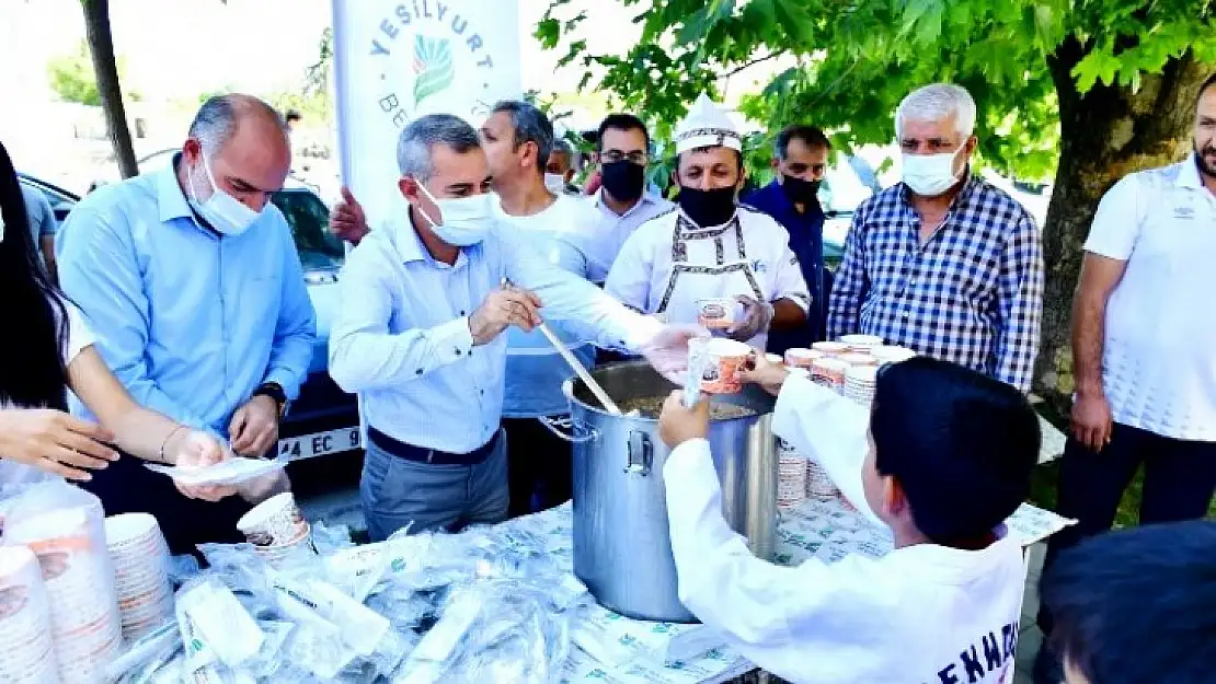 Yeşilyurt Belediye Başkanı Mehmet Çınar'dan Sporculara Aşure İkramı