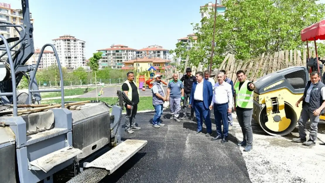 Yeşilyurt Belediye Ekipleri, Mahalle Yollarını Baştan Aşağıya Yeniliyor