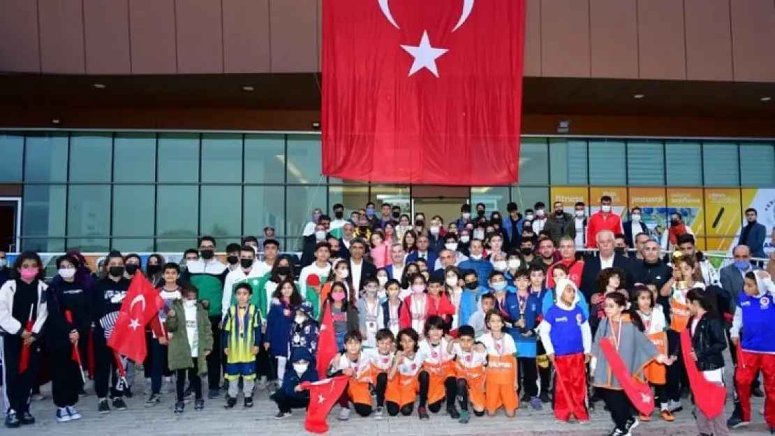 Yeşilyurt Belediyesi, 29 Ekim Cumhuriyet Bayramı Kutlamaları ve Ödül Töreni
