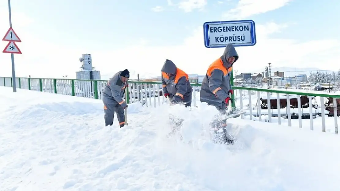 Yeşilyurt Belediyesi Ekipleri Kar Mesaisinde!