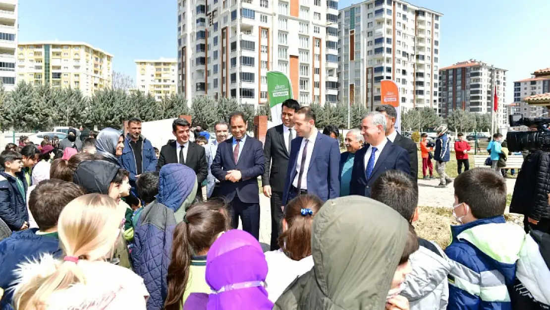 Yeşilyurt Belediyesi'nden ' Ağaçlar Kitap Açtı, Şimdi Hasat Zamanı' Etkinliği