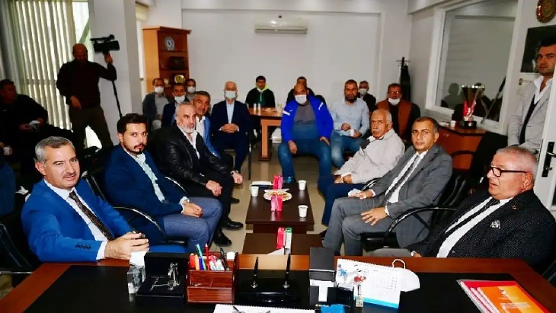 Yeşilyurt Belediyesi'nden Amatör Spor Kulüplerine Eşofman Desteği!