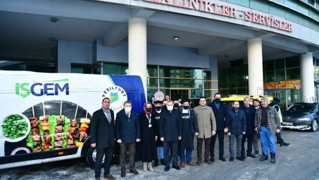 Yeşilyurt Belediyesinden Sıcak Çorba Simit İkramı