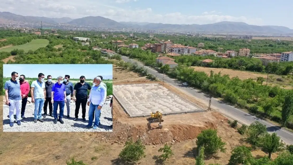 Yeşilyurt Belediyesinden Topsöğüt'e Halı Saha