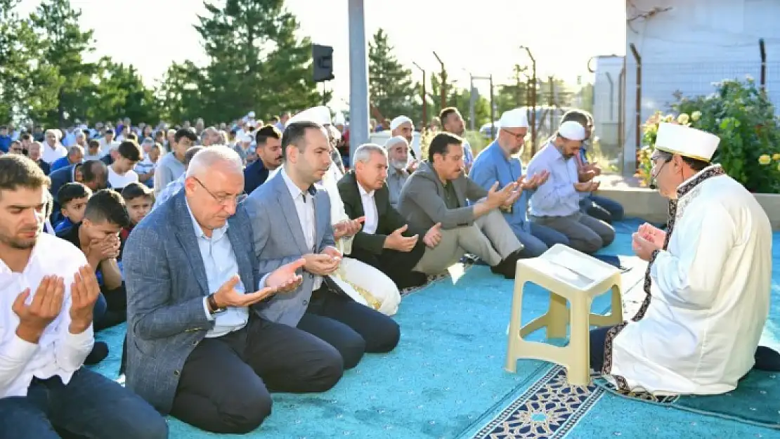 Yeşilyurt Gedik Namazgâh'ta Bayram Namazına Yoğun İlgi