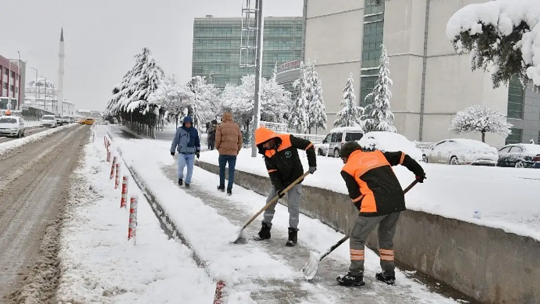 Yeşilyurt'ta 24 Saat Karla Mücadele!