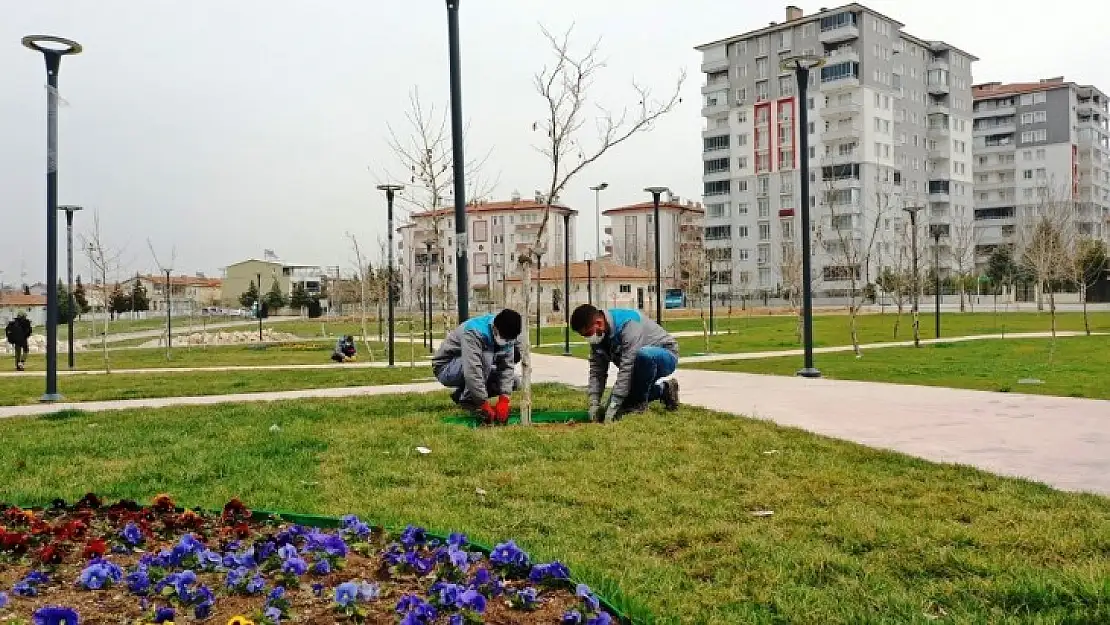 Yeşilyurt'ta Parkların Bakımı Yapılıyor