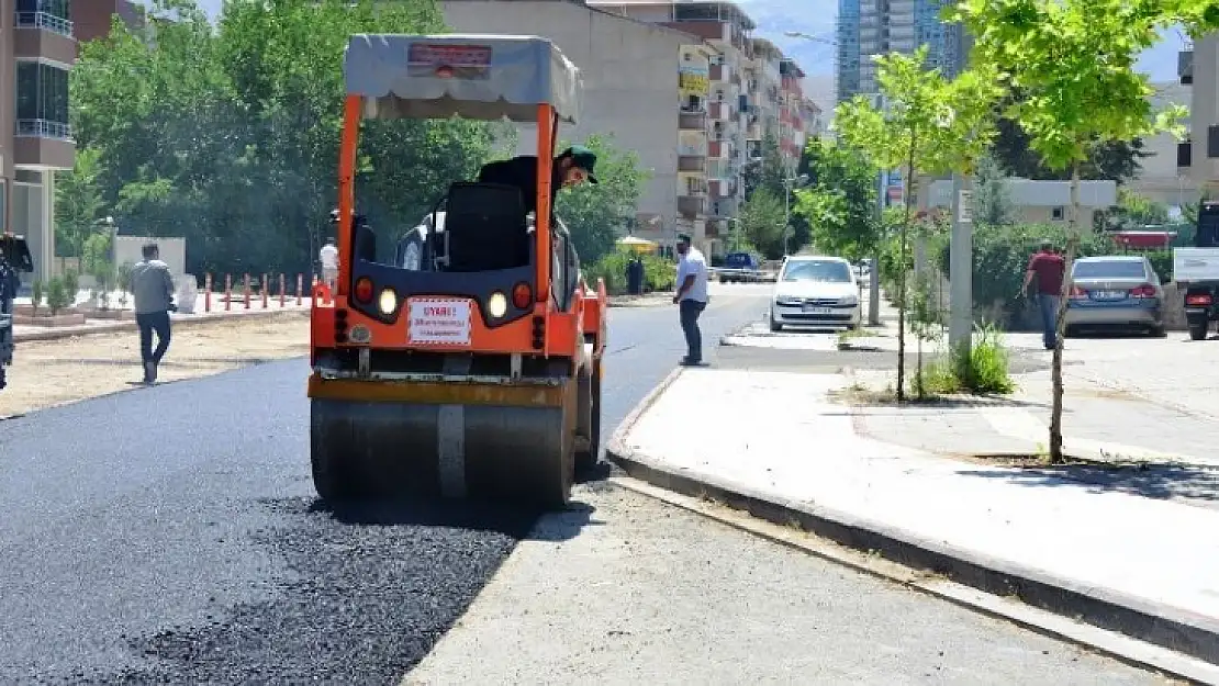 Yeşilyurt'un Cadde ve Sokakları Sıcak Asfalt İle Buluşuyor