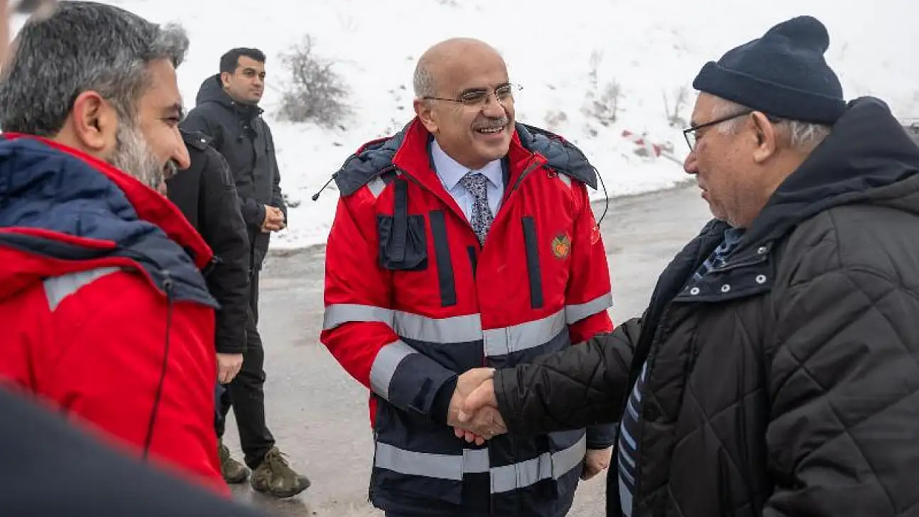 Büyükşehir Belediyesi Ekipleri  Karla Mücadelede 7/24 Sahada