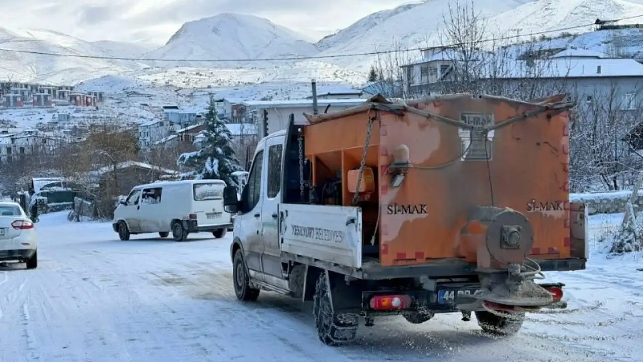 Yeşilyurt'ta Karla Mücadele Aralıksız Sürüyor!