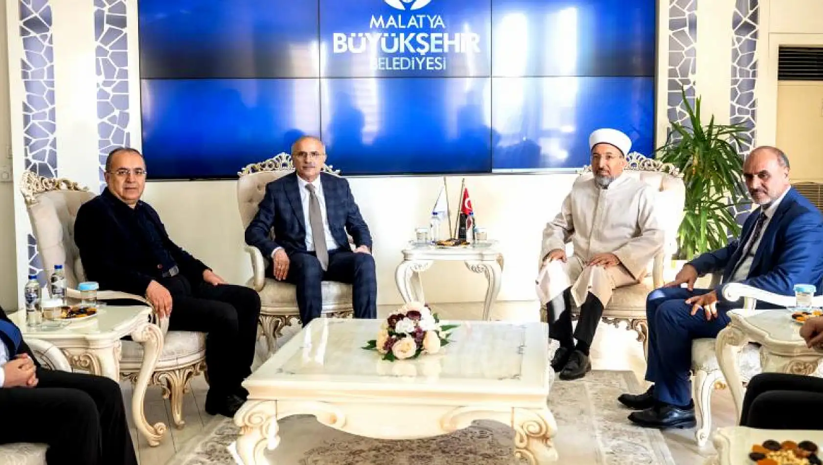 Diyanet İşleri Başkanı Arpaguş'tan Büyükşehir Belediyesi'ne Ziyaret