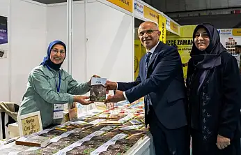 Başkan Er Stantları Ziyaret Ederek Yazarlarla Bir Araya Geldi