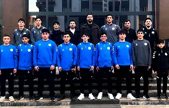 İlker Çarkçı ve Takımı Tarih Peşinde