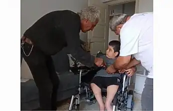 Minik Salih Akülü Arabasına Kavuştu