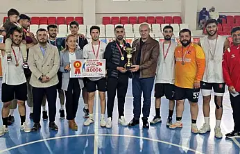 Turnuvanın şampiyonu Dinamo Tecde