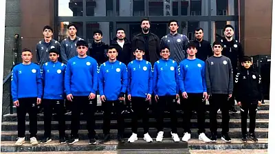 İlker Çarkçı ve Takımı Tarih Peşinde