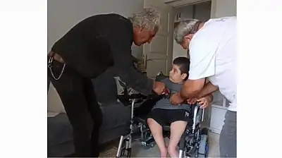 Minik Salih Akülü Arabasına Kavuştu