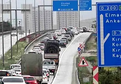 Bayram Tatili Dönüşü Başladı: Yollarda Yoğunluk