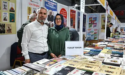 Adıyamanlı Yazar Yusuf Tosun Kitaplarını İmzalayıp Kitapseverlerle Söyleşti