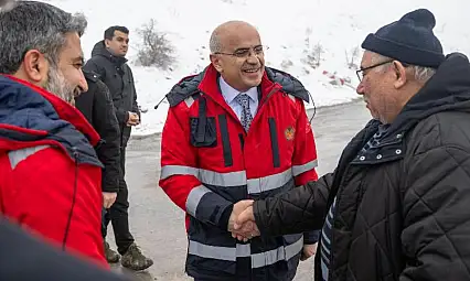 Büyükşehir Belediyesi Ekipleri  Karla Mücadelede 7/24 Sahada