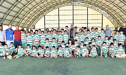 Geleceğin Yıldızları Yeşilyurt Belediyesi Futbol Kursunda