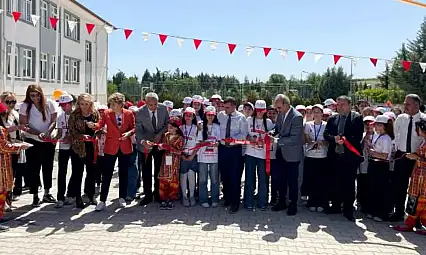 Tübitak Bilim Fuarı ve Resim Sergisi Yeşilyaka Ortaokulunda