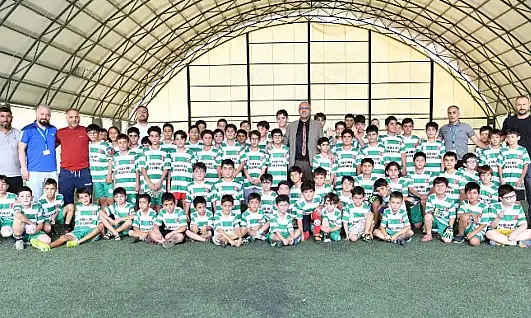 Geleceğin Yıldızları Yeşilyurt Belediyesi Futbol Kursunda
