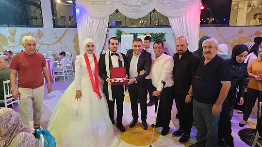 Kübra ve Furkan Çifti Muhteşem Düğün Töreniyle Evlendi