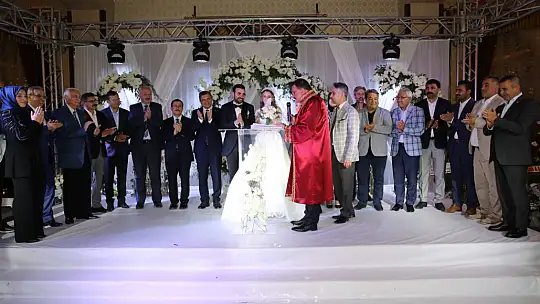 Tuğçe ve Onurhan Dillere Destan Düğün ile Evlendi.