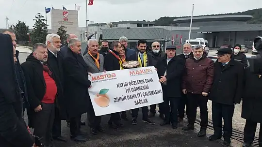 İstanbul'da Malatyalılar Yeni Malatyaspor'a yapılan haksızlığa karşı Kayısıyla protesto ettiler