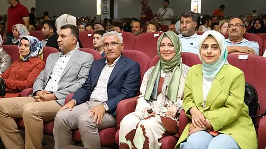 'Aile Akademisi'nin İlk Konuğu Yazar Hatice Kübra Tongar Oldu