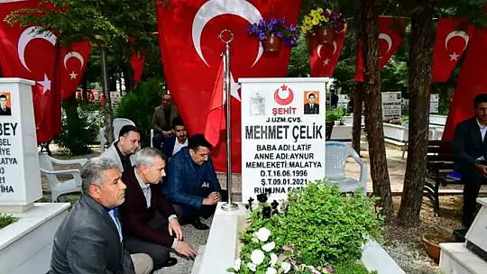 Mv. Tüfenkci ve Belediye Başkanı Çınar'dan Şehitliğe Ziyaret
