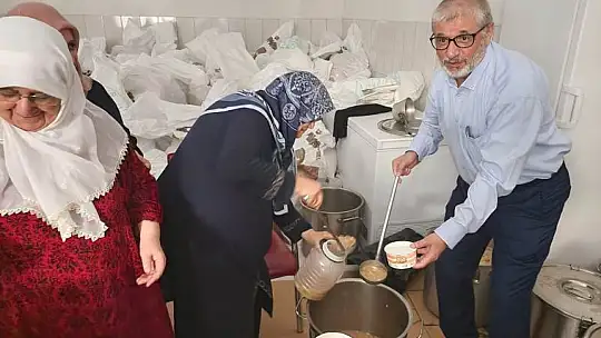Malatya Yetimler Kervanı Derneğinden Aşure Programı