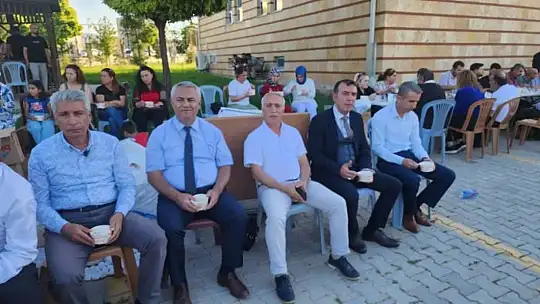 Akçadağ Dayanışma Derneği Genel Merkezinden Muhteşem Aşure Etkinliği