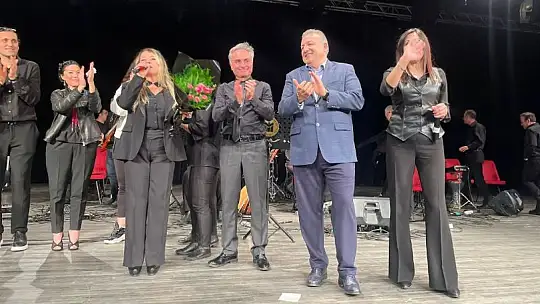 MADEB Gecesinde Depremzedelere Katkı Konserine Yoğun ilgi