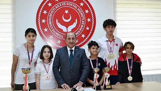 İl Müdürü Sökmen Şampiyon Gençlerle Bir Araya Geldi