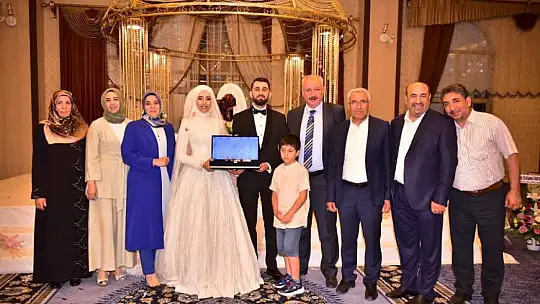 Kahveci ve Katıksız Ailelerinin Mutlu Günü