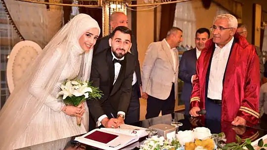 Kahveci ve Katıksız Ailelerinin Mutlu Günü