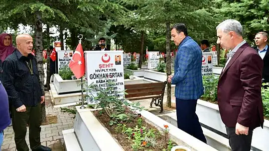 Mv. Tüfenkci ve Belediye Başkanı Çınar'dan Şehitliğe Ziyaret