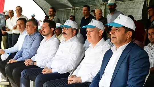 'Depremzede Çiftçimizin Yaralarını El Birliğiyle Sarıyoruz'