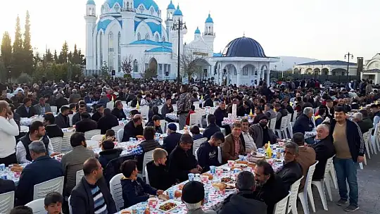 Gönül Dostları Şeyh Muhammed Kırçalı K.S. Türbesinde İftar Yemeğinde Buluştu
