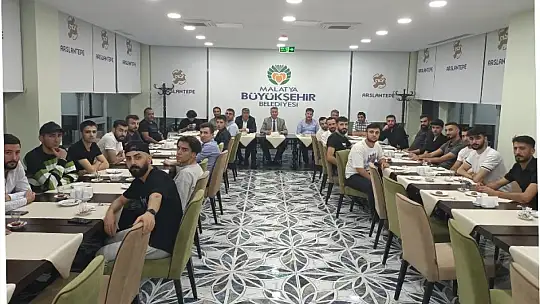 Başkan Öztürk Yazıhan Belediyespor Heyetiyle Biraraya Geldi