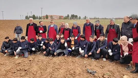 Yazıhan İlçesinde 99 Dönüm Alana Buğday Dikimi