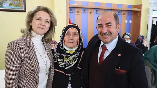 Vali Hulusi Şahin'in Eşi Ebru Şahin'den Huzurevi'ne Ziyaret