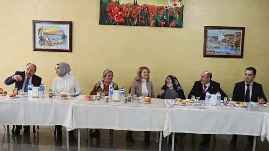 Vali Hulusi Şahin'in Eşi Ebru Şahin'den Huzurevi'ne Ziyaret