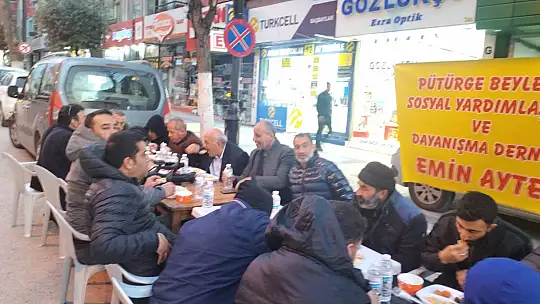 Pütürge Beyleri Derneğinden Depremzedelere İftar Programı