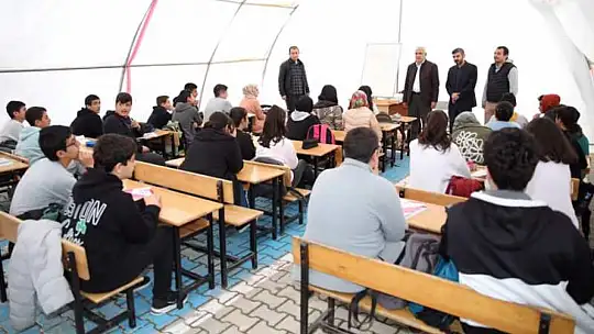 Başkan Güder Öğrencileri Unutmadı