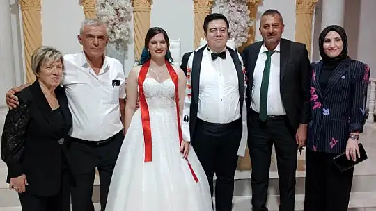 Dillere Destan Bir Düğün: Melike Sena ile Mert Mustafa Hayatlarını Birleştirdi